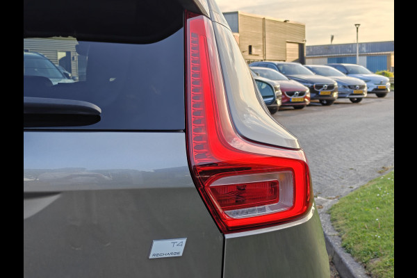Volvo XC40 T4 211PK Recharge Inscription Expression | Trekhaak | Blis | Camera Achter | Stoel & Stuur verwarm. | 18''
