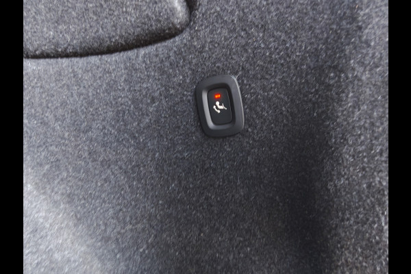 Volvo XC40 T4 211PK Recharge Inscription Expression | Trekhaak | Blis | Camera Achter | Stoel & Stuur verwarm. | 18''