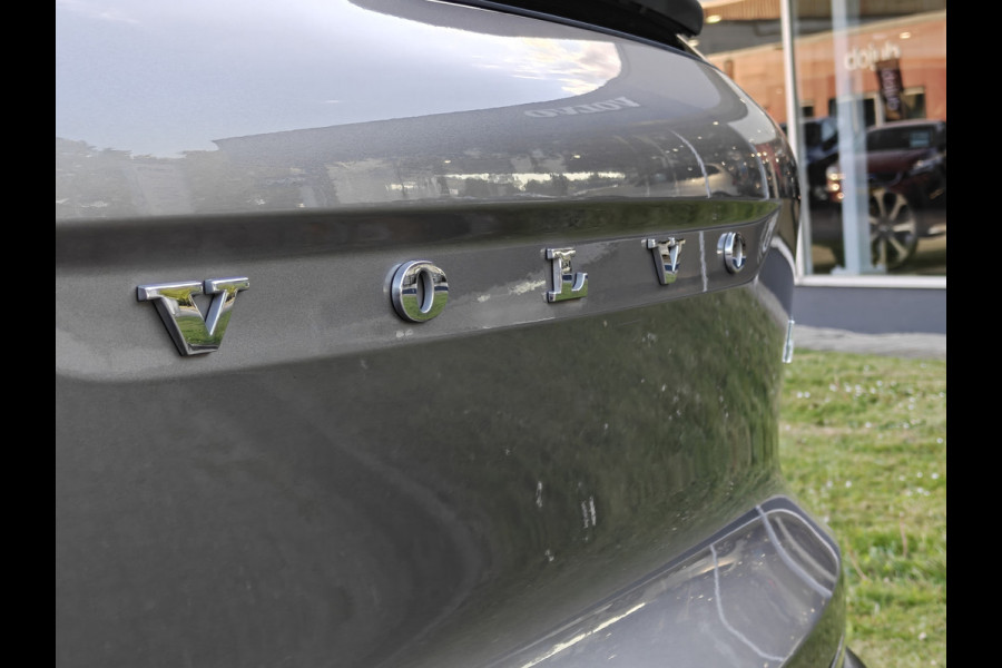 Volvo XC40 T4 211PK Recharge Inscription Expression | Trekhaak | Blis | Camera Achter | Stoel & Stuur verwarm. | 18''