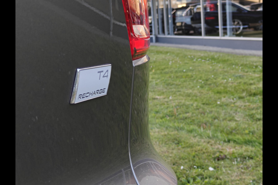 Volvo XC40 T4 211PK Recharge Inscription Expression | Trekhaak | Blis | Camera Achter | Stoel & Stuur verwarm. | 18''