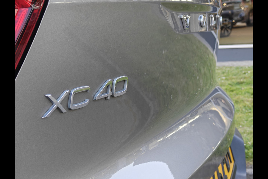 Volvo XC40 T4 211PK Recharge Inscription Expression | Trekhaak | Blis | Camera Achter | Stoel & Stuur verwarm. | 18''