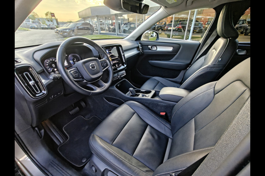 Volvo XC40 T4 211PK Recharge Inscription Expression | Trekhaak | Blis | Camera Achter | Stoel & Stuur verwarm. | 18''