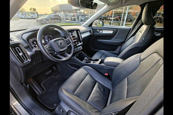 Volvo XC40 T4 211PK Recharge Inscription Expression | Trekhaak | Blis | Camera Achter | Stoel & Stuur verwarm. | 18''