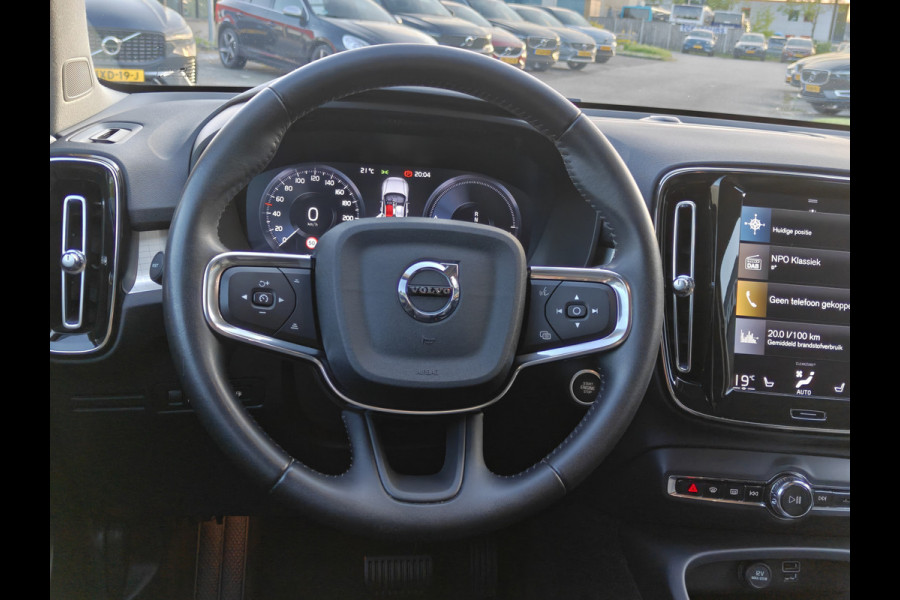 Volvo XC40 T4 211PK Recharge Inscription Expression | Trekhaak | Blis | Camera Achter | Stoel & Stuur verwarm. | 18''