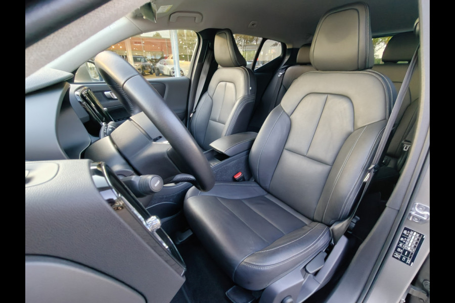 Volvo XC40 T4 211PK Recharge Inscription Expression | Trekhaak | Blis | Camera Achter | Stoel & Stuur verwarm. | 18''