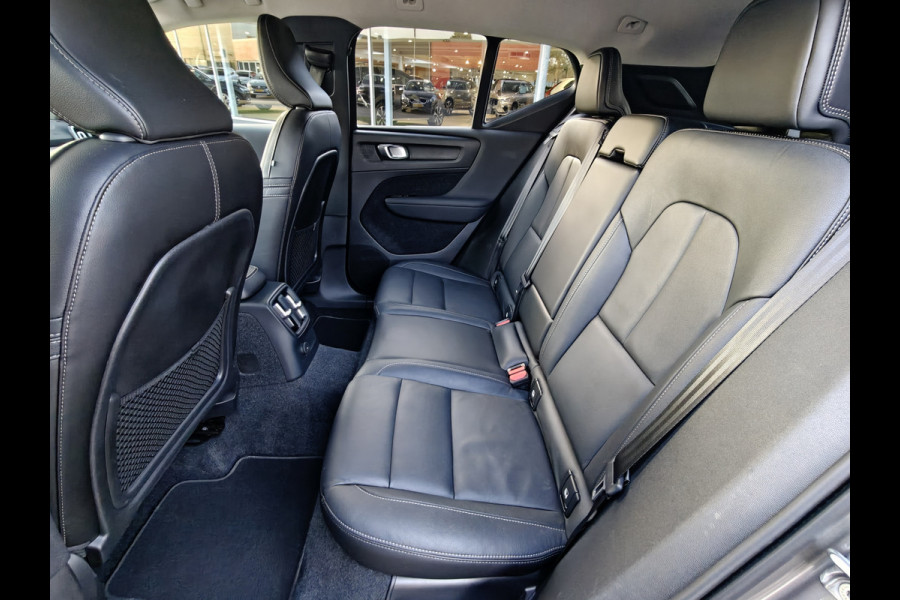 Volvo XC40 T4 211PK Recharge Inscription Expression | Trekhaak | Blis | Camera Achter | Stoel & Stuur verwarm. | 18''