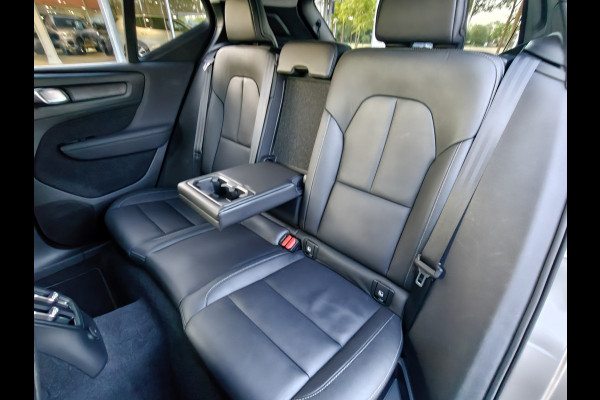 Volvo XC40 T4 211PK Recharge Inscription Expression | Trekhaak | Blis | Camera Achter | Stoel & Stuur verwarm. | 18''
