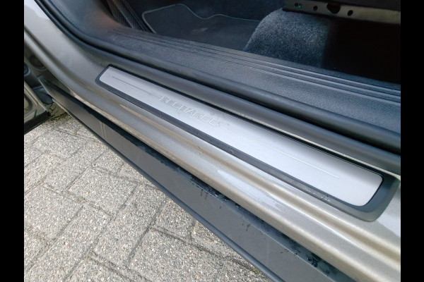 Volvo XC40 T4 211PK Recharge Inscription Expression | Trekhaak | Blis | Camera Achter | Stoel & Stuur verwarm. | 18''
