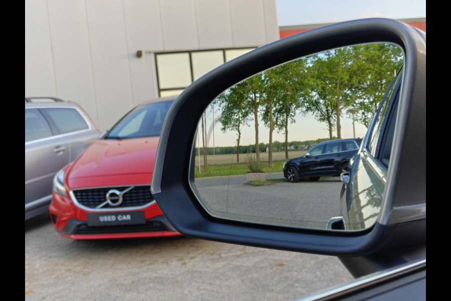 Volvo XC40 T4 211PK Recharge Inscription Expression | Trekhaak | Blis | Camera Achter | Stoel & Stuur verwarm. | 18''