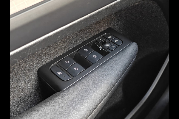 Volvo XC40 T4 211PK Recharge Inscription Expression | Trekhaak | Blis | Camera Achter | Stoel & Stuur verwarm. | 18''