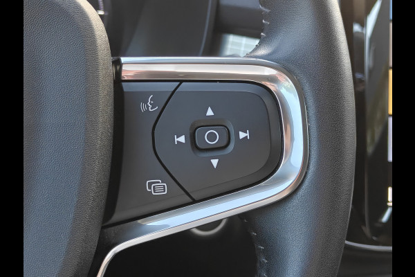 Volvo XC40 T4 211PK Recharge Inscription Expression | Trekhaak | Blis | Camera Achter | Stoel & Stuur verwarm. | 18''