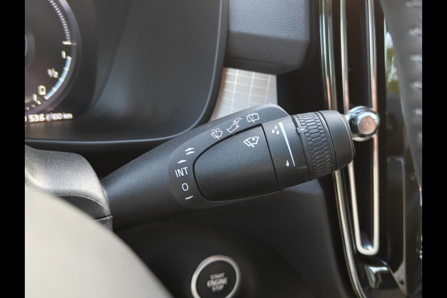 Volvo XC40 T4 211PK Recharge Inscription Expression | Trekhaak | Blis | Camera Achter | Stoel & Stuur verwarm. | 18''
