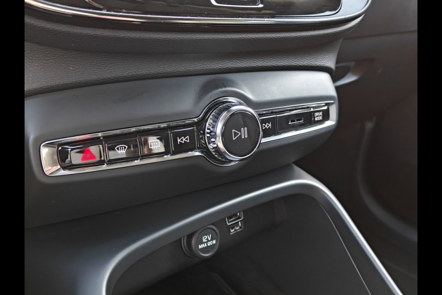 Volvo XC40 T4 211PK Recharge Inscription Expression | Trekhaak | Blis | Camera Achter | Stoel & Stuur verwarm. | 18''