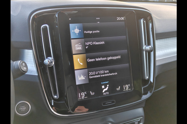 Volvo XC40 T4 211PK Recharge Inscription Expression | Trekhaak | Blis | Camera Achter | Stoel & Stuur verwarm. | 18''