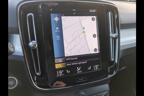 Volvo XC40 T4 211PK Recharge Inscription Expression | Trekhaak | Blis | Camera Achter | Stoel & Stuur verwarm. | 18''