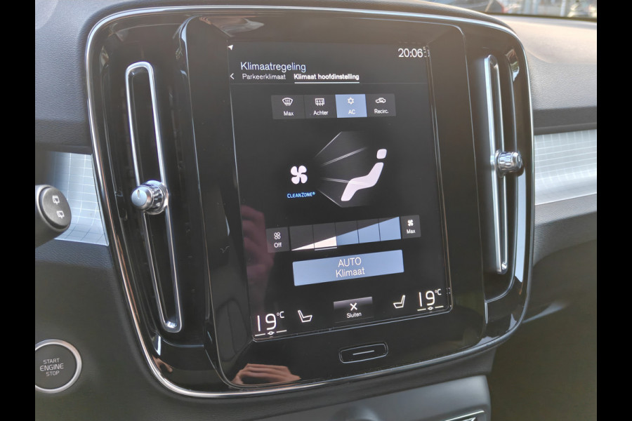 Volvo XC40 T4 211PK Recharge Inscription Expression | Trekhaak | Blis | Camera Achter | Stoel & Stuur verwarm. | 18''