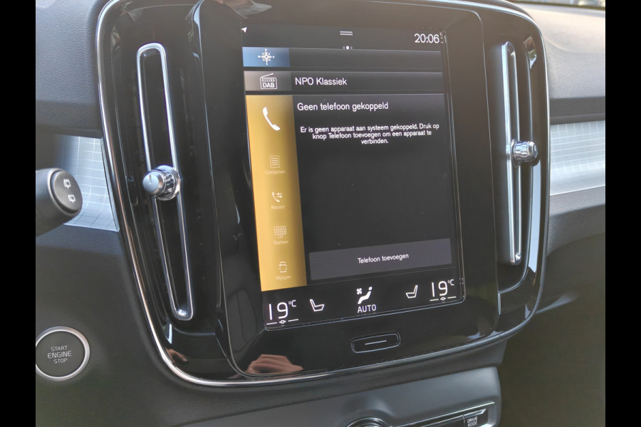 Volvo XC40 T4 211PK Recharge Inscription Expression | Trekhaak | Blis | Camera Achter | Stoel & Stuur verwarm. | 18''
