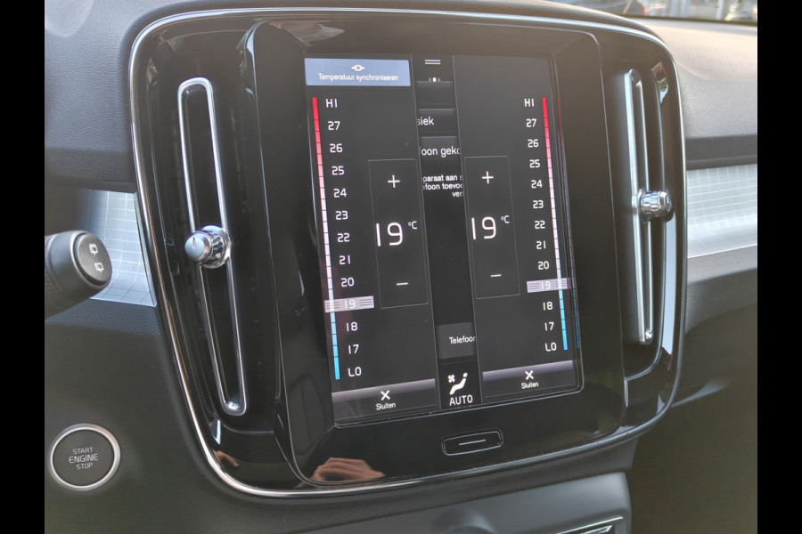 Volvo XC40 T4 211PK Recharge Inscription Expression | Trekhaak | Blis | Camera Achter | Stoel & Stuur verwarm. | 18''