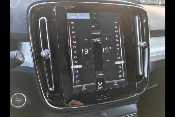 Volvo XC40 T4 211PK Recharge Inscription Expression | Trekhaak | Blis | Camera Achter | Stoel & Stuur verwarm. | 18''