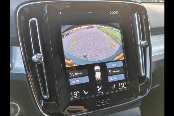 Volvo XC40 T4 211PK Recharge Inscription Expression | Trekhaak | Blis | Camera Achter | Stoel & Stuur verwarm. | 18''