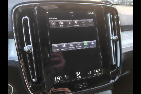 Volvo XC40 T4 211PK Recharge Inscription Expression | Trekhaak | Blis | Camera Achter | Stoel & Stuur verwarm. | 18''