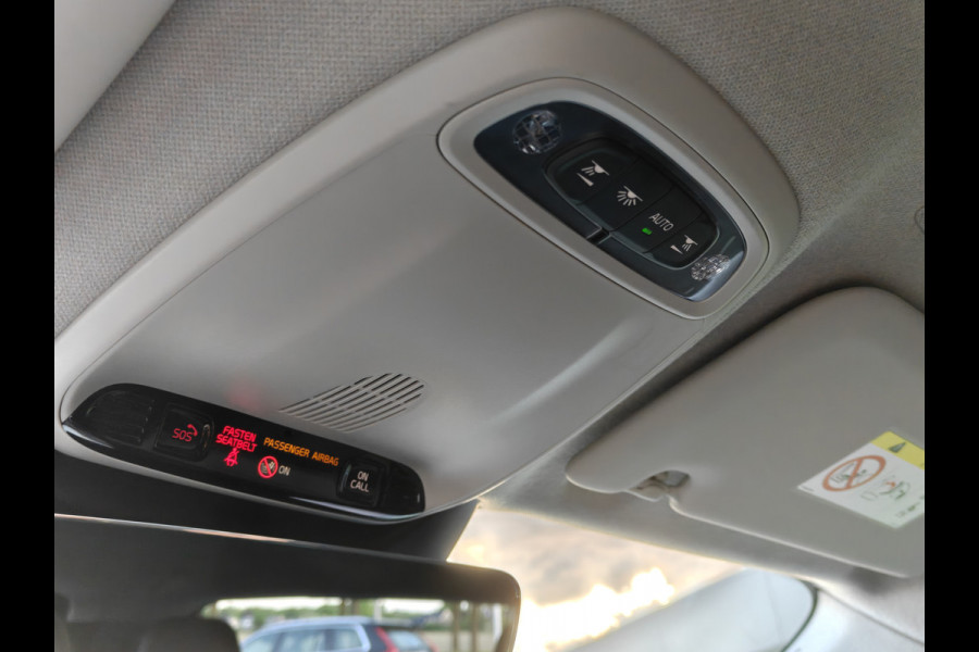 Volvo XC40 T4 211PK Recharge Inscription Expression | Trekhaak | Blis | Camera Achter | Stoel & Stuur verwarm. | 18''