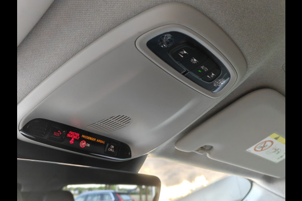 Volvo XC40 T4 211PK Recharge Inscription Expression | Trekhaak | Blis | Camera Achter | Stoel & Stuur verwarm. | 18''