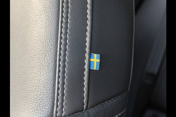 Volvo XC40 T4 211PK Recharge Inscription Expression | Trekhaak | Blis | Camera Achter | Stoel & Stuur verwarm. | 18''