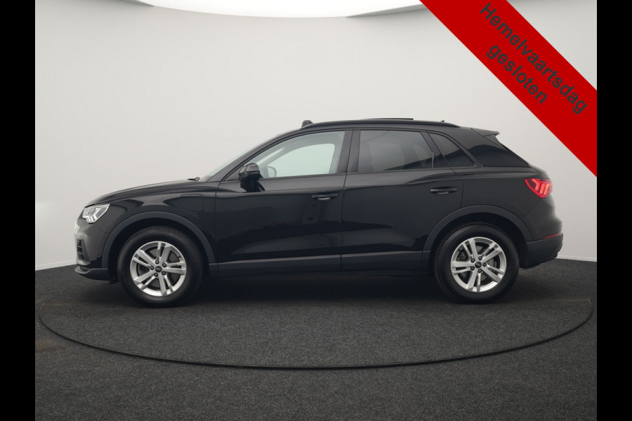 Audi Q3 45 TFSI e PHEV 245pk Dealer O.H. | Trekhaak Af Fabriek | Panodak | Camera | Alcantara Sportstoelen Verwarmd | Apple Carplay | Keyless | Blis | LED Koplampen | Virtual | Navigatie | DAB | Plug In Hybrid |