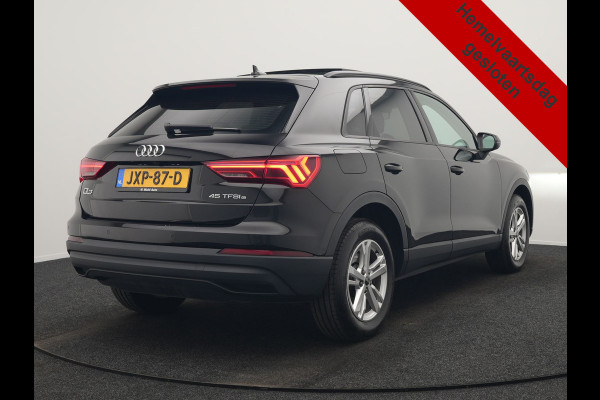 Audi Q3 45 TFSI e PHEV 245pk Dealer O.H. | Trekhaak Af Fabriek | Panodak | Camera | Alcantara Sportstoelen Verwarmd | Apple Carplay | Keyless | Blis | LED Koplampen | Virtual | Navigatie | DAB | Plug In Hybrid |