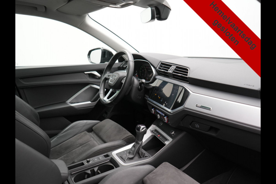 Audi Q3 45 TFSI e PHEV 245pk Dealer O.H. | Trekhaak Af Fabriek | Panodak | Camera | Alcantara Sportstoelen Verwarmd | Apple Carplay | Keyless | Blis | LED Koplampen | Virtual | Navigatie | DAB | Plug In Hybrid |