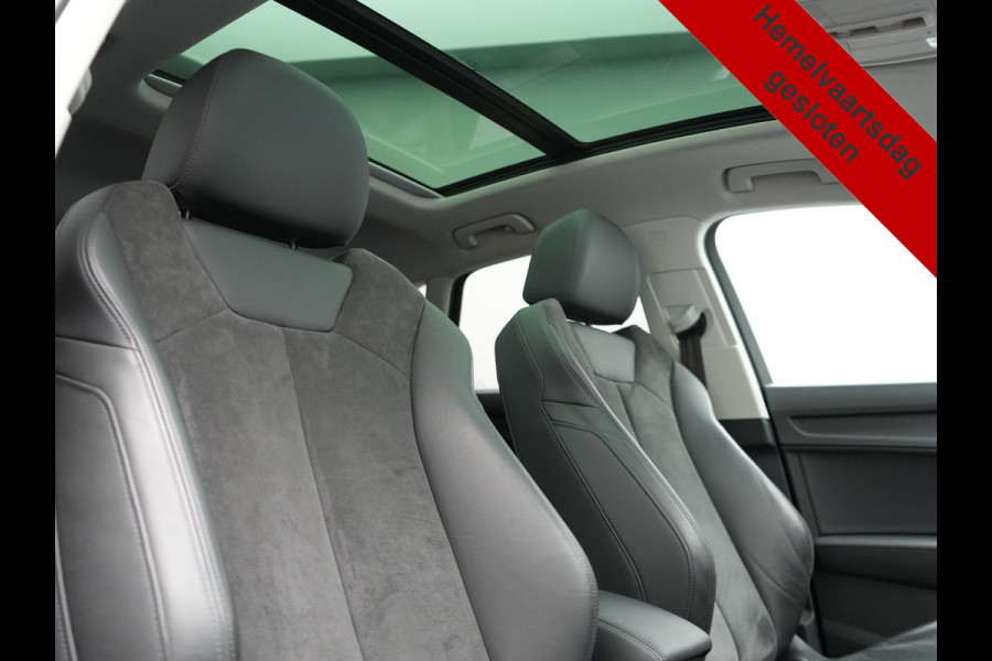 Audi Q3 45 TFSI e PHEV 245pk Dealer O.H. | Trekhaak Af Fabriek | Panodak | Camera | Alcantara Sportstoelen Verwarmd | Apple Carplay | Keyless | Blis | LED Koplampen | Virtual | Navigatie | DAB | Plug In Hybrid |
