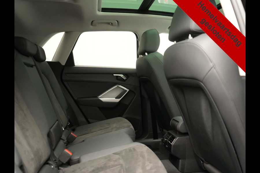 Audi Q3 45 TFSI e PHEV 245pk Dealer O.H. | Trekhaak Af Fabriek | Panodak | Camera | Alcantara Sportstoelen Verwarmd | Apple Carplay | Keyless | Blis | LED Koplampen | Virtual | Navigatie | DAB | Plug In Hybrid |