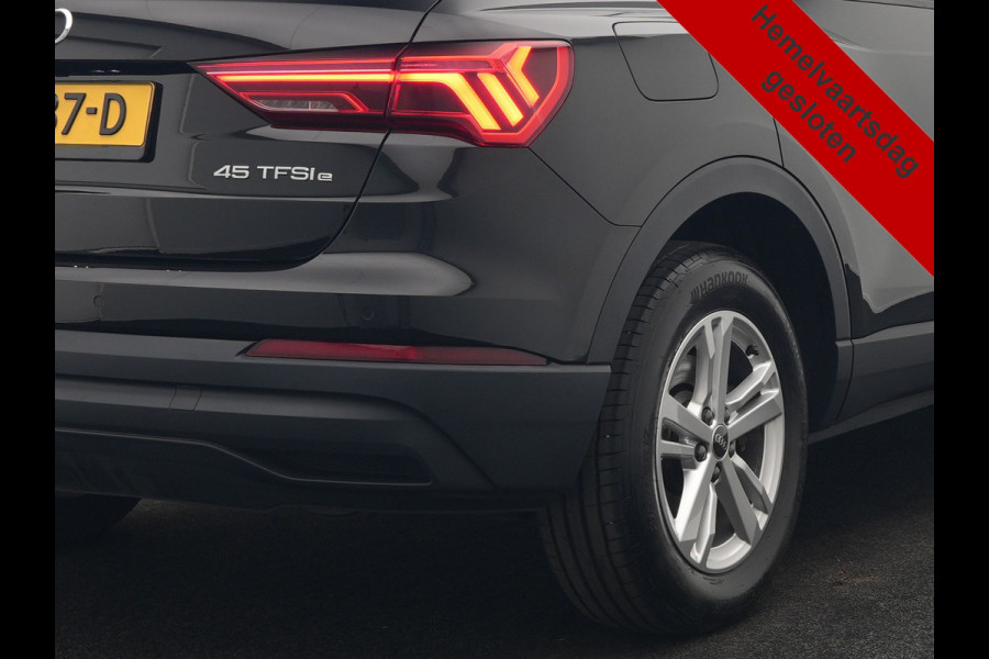 Audi Q3 45 TFSI e PHEV 245pk Dealer O.H. | Trekhaak Af Fabriek | Panodak | Camera | Alcantara Sportstoelen Verwarmd | Apple Carplay | Keyless | Blis | LED Koplampen | Virtual | Navigatie | DAB | Plug In Hybrid |