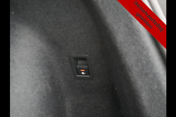 Audi Q3 45 TFSI e PHEV 245pk Dealer O.H. | Trekhaak Af Fabriek | Panodak | Camera | Alcantara Sportstoelen Verwarmd | Apple Carplay | Keyless | Blis | LED Koplampen | Virtual | Navigatie | DAB | Plug In Hybrid |