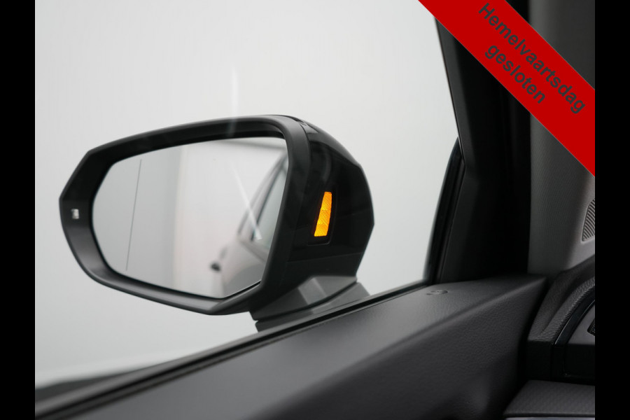 Audi Q3 45 TFSI e PHEV 245pk Dealer O.H. | Trekhaak Af Fabriek | Panodak | Camera | Alcantara Sportstoelen Verwarmd | Apple Carplay | Keyless | Blis | LED Koplampen | Virtual | Navigatie | DAB | Plug In Hybrid |