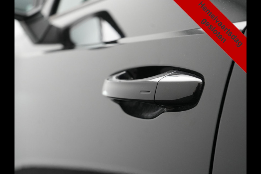 Audi Q3 45 TFSI e PHEV 245pk Dealer O.H. | Trekhaak Af Fabriek | Panodak | Camera | Alcantara Sportstoelen Verwarmd | Apple Carplay | Keyless | Blis | LED Koplampen | Virtual | Navigatie | DAB | Plug In Hybrid |