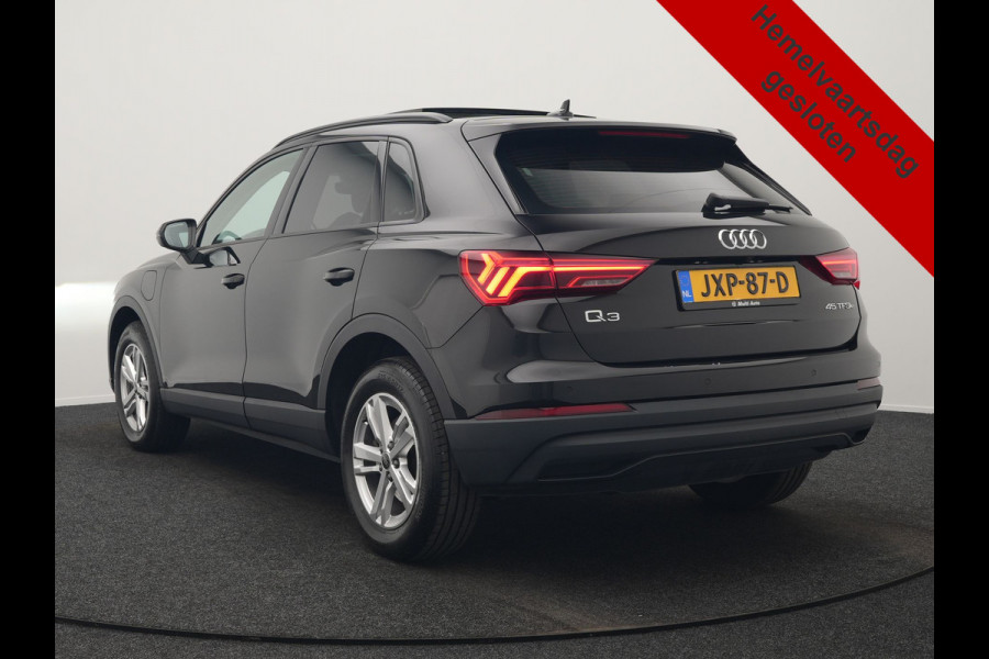 Audi Q3 45 TFSI e PHEV 245pk Dealer O.H. | Trekhaak Af Fabriek | Panodak | Camera | Alcantara Sportstoelen Verwarmd | Apple Carplay | Keyless | Blis | LED Koplampen | Virtual | Navigatie | DAB | Plug In Hybrid |