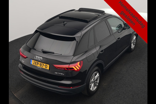 Audi Q3 45 TFSI e PHEV 245pk Dealer O.H. | Trekhaak Af Fabriek | Panodak | Camera | Alcantara Sportstoelen Verwarmd | Apple Carplay | Keyless | Blis | LED Koplampen | Virtual | Navigatie | DAB | Plug In Hybrid |