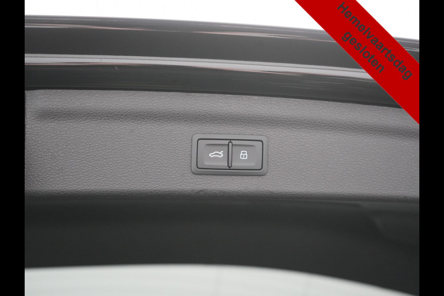 Audi Q3 45 TFSI e PHEV 245pk Dealer O.H. | Trekhaak Af Fabriek | Panodak | Camera | Alcantara Sportstoelen Verwarmd | Apple Carplay | Keyless | Blis | LED Koplampen | Virtual | Navigatie | DAB | Plug In Hybrid |