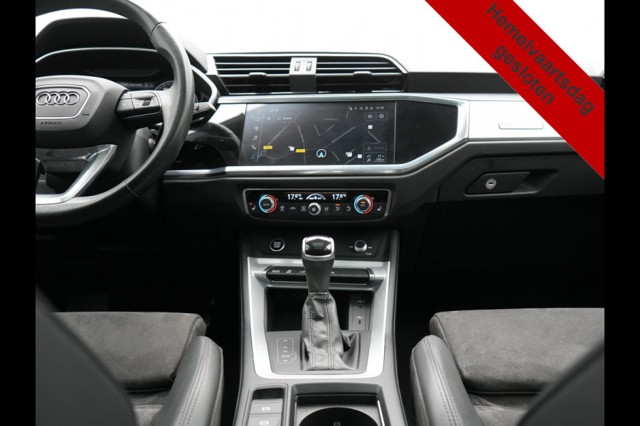 Audi Q3 45 TFSI e PHEV 245pk Dealer O.H. | Trekhaak Af Fabriek | Panodak | Camera | Alcantara Sportstoelen Verwarmd | Apple Carplay | Keyless | Blis | LED Koplampen | Virtual | Navigatie | DAB | Plug In Hybrid |