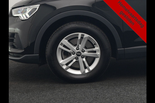 Audi Q3 45 TFSI e PHEV 245pk Dealer O.H. | Trekhaak Af Fabriek | Panodak | Camera | Alcantara Sportstoelen Verwarmd | Apple Carplay | Keyless | Blis | LED Koplampen | Virtual | Navigatie | DAB | Plug In Hybrid |