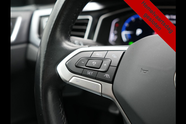 Volkswagen Taigo 1.0 TSI DSG Style 110pk Dealer O.H | Panodak | Camera | Adaptive Cruise | Alcantara Sportstoelen Verwarmd | IQ Light | IQ Drive | Keyless | Apple CarPlay | Navigatie | Virtual | DAB |