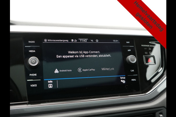 Volkswagen Taigo 1.0 TSI DSG Style 110pk Dealer O.H | Panodak | Camera | Adaptive Cruise | Alcantara Sportstoelen Verwarmd | IQ Light | IQ Drive | Keyless | Apple CarPlay | Navigatie | Virtual | DAB |
