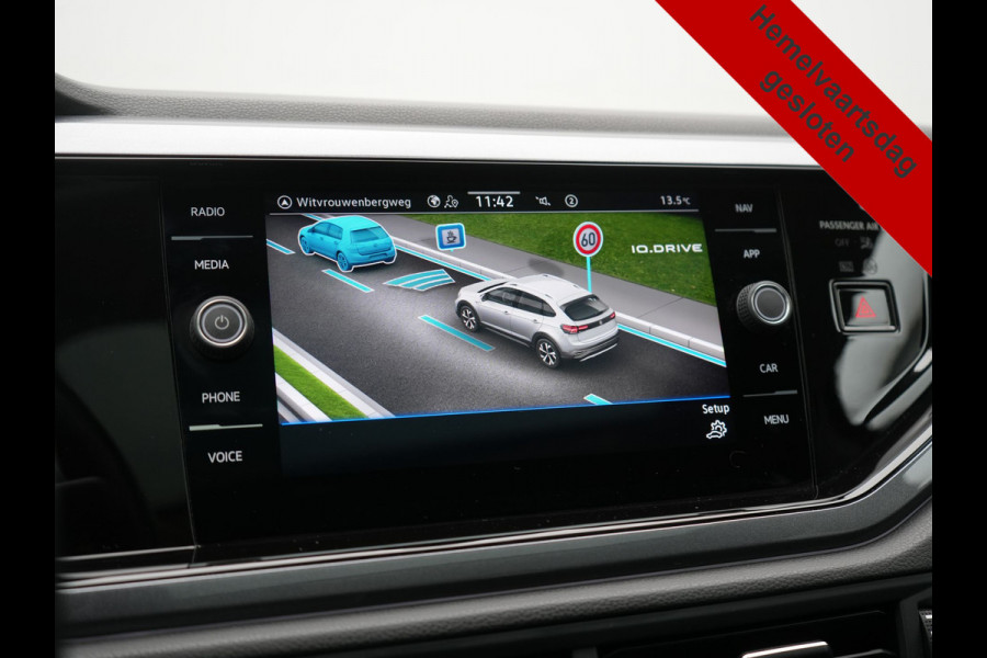 Volkswagen Taigo 1.0 TSI DSG Style 110pk Dealer O.H | Panodak | Camera | Adaptive Cruise | Alcantara Sportstoelen Verwarmd | IQ Light | IQ Drive | Keyless | Apple CarPlay | Navigatie | Virtual | DAB |