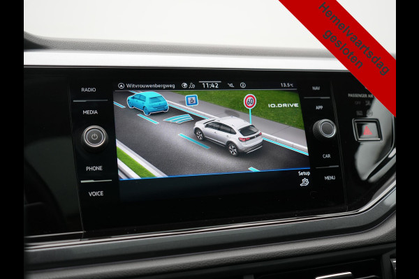 Volkswagen Taigo 1.0 TSI DSG Style 110pk Dealer O.H | Panodak | Camera | Adaptive Cruise | Alcantara Sportstoelen Verwarmd | IQ Light | IQ Drive | Keyless | Apple CarPlay | Navigatie | Virtual | DAB |