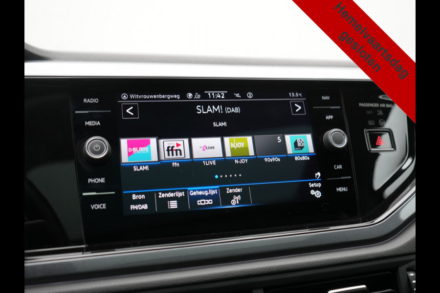 Volkswagen Taigo 1.0 TSI DSG Style 110pk Dealer O.H | Panodak | Camera | Adaptive Cruise | Alcantara Sportstoelen Verwarmd | IQ Light | IQ Drive | Keyless | Apple CarPlay | Navigatie | Virtual | DAB |