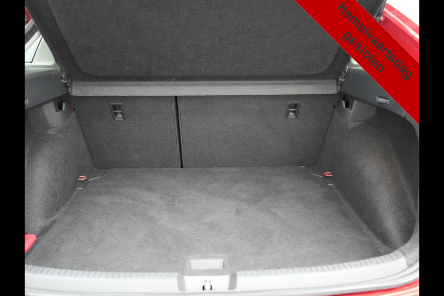 Volkswagen Taigo 1.0 TSI DSG Style 110pk Dealer O.H | Panodak | Camera | Adaptive Cruise | Alcantara Sportstoelen Verwarmd | IQ Light | IQ Drive | Keyless | Apple CarPlay | Navigatie | Virtual | DAB |