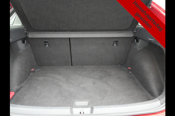 Volkswagen Taigo 1.0 TSI DSG Style 110pk Dealer O.H | Panodak | Camera | Adaptive Cruise | Alcantara Sportstoelen Verwarmd | IQ Light | IQ Drive | Keyless | Apple CarPlay | Navigatie | Virtual | DAB |