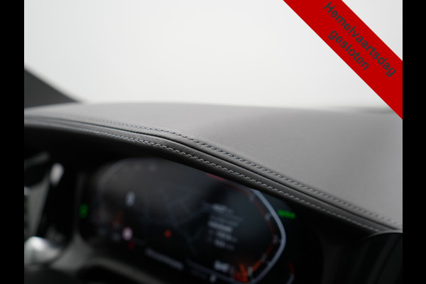 BMW 4 Serie Coupé 430i M Sport 245pk Dealer O.H Sanremo Green | Panodak | Lederen Competition Stoelen Memory & Verwarmd | Adaptive Onderstel | 360 Camera | Harman & Kardon | 19" L.M | Carbon | Apple Carplay | Navigatie | Blis | Virtual | DAB |